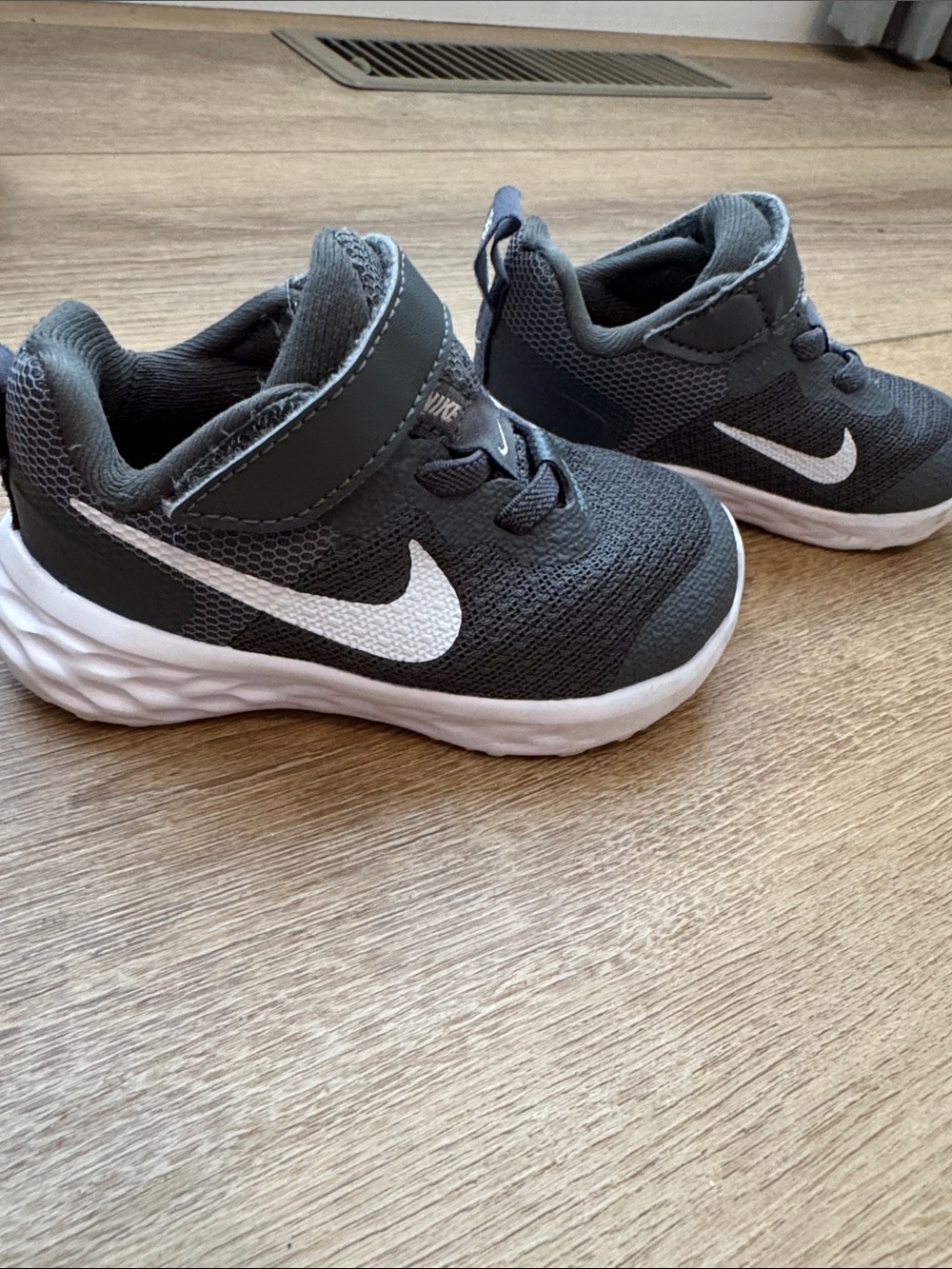 Nike Kids Gray and White Hook-and-Loop Athletic Sneakers